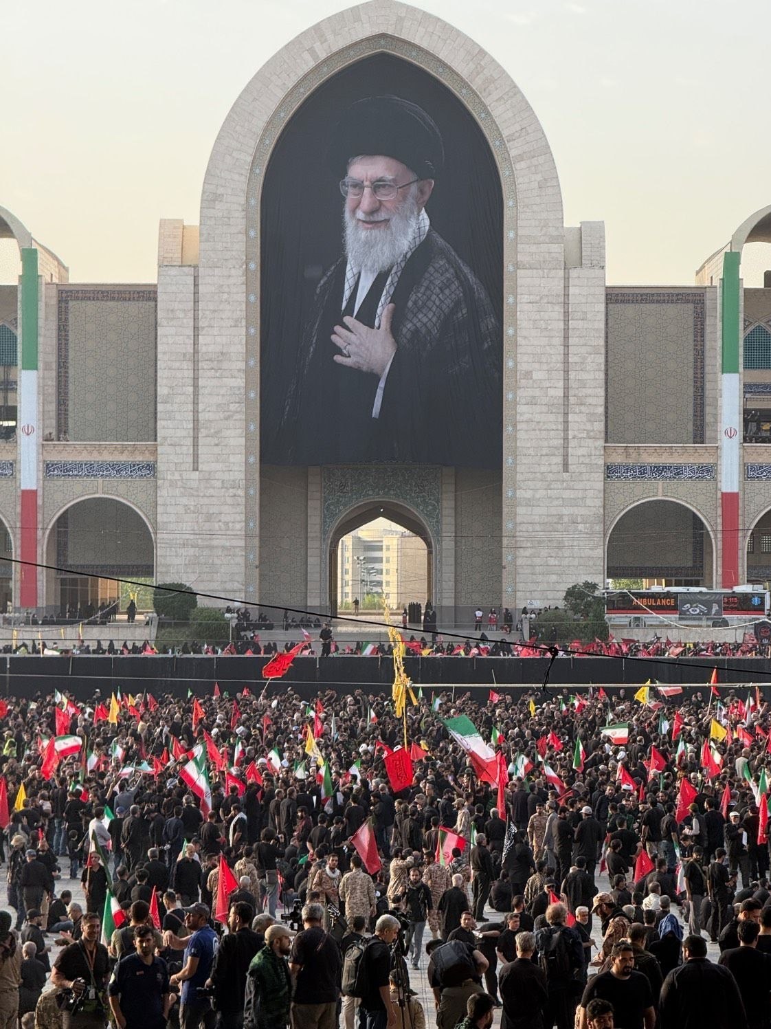 امام شهید , تشییع آیتاللهالعظمی سید علی خامنهای , آیتالله سید علی خامنهای , شهید امام خامنه ای (ره) , تشییع امام شهید , تشییع رهبر شهید , بدرقه آقای شهید ایران ,